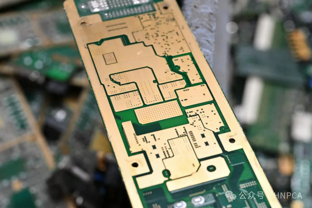 伊朗冲突冲击供应链: PCB价格暴涨40%、关键材料告急